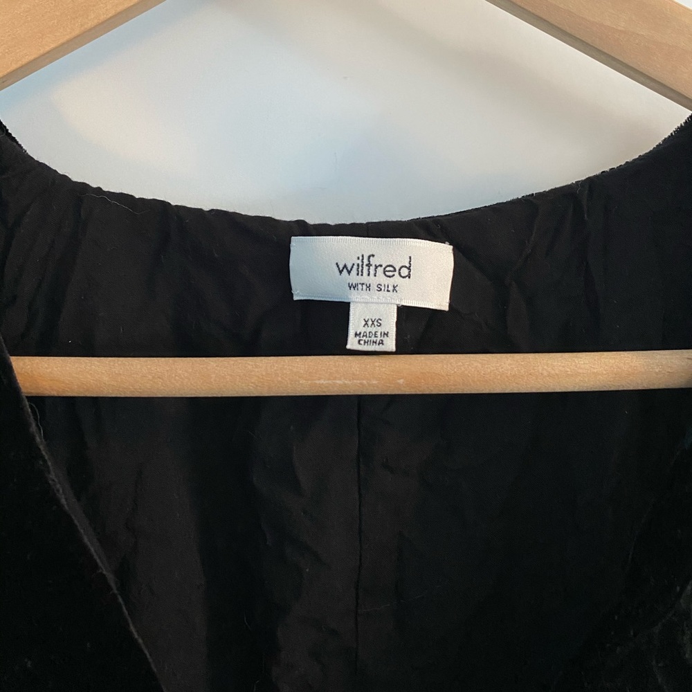 Wilfred Dauphine Velvet Crop Top - Picture 3 of 3